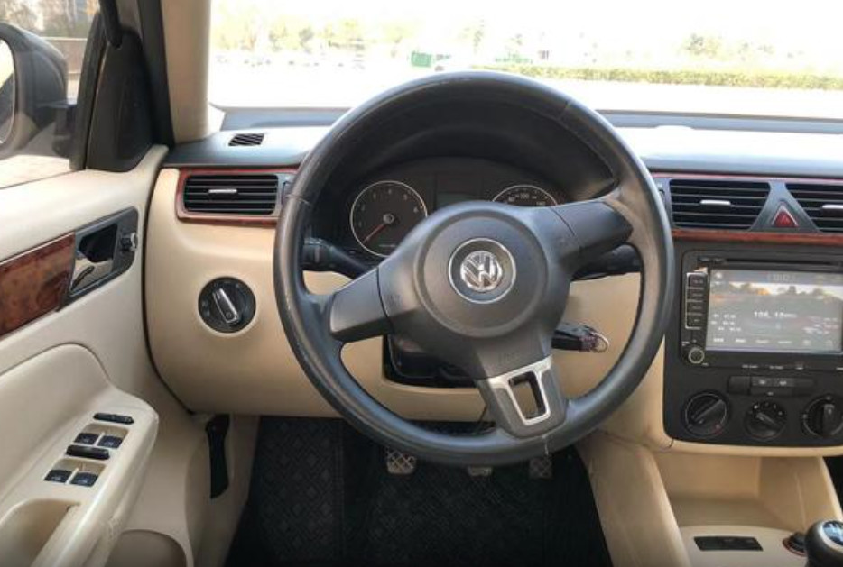 Bora 2011 1.6L Manual Comfort FAW-Volkswagen Compact Car Gasoline 1.6L 105HP L4 5-speed Manual