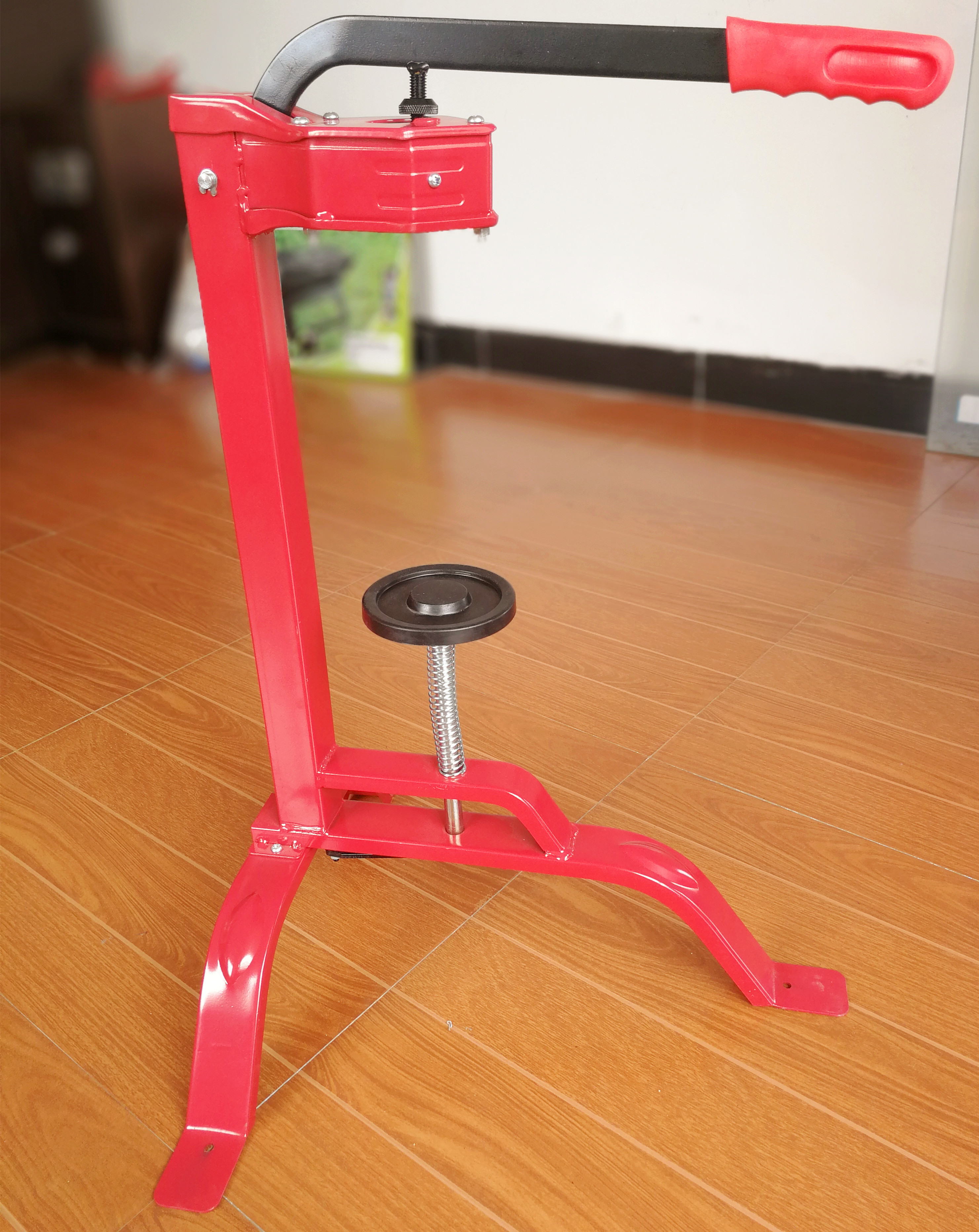 Red Wine Bottle Corking Machine 74 * 45cm Corking Wine Bottles By Hand