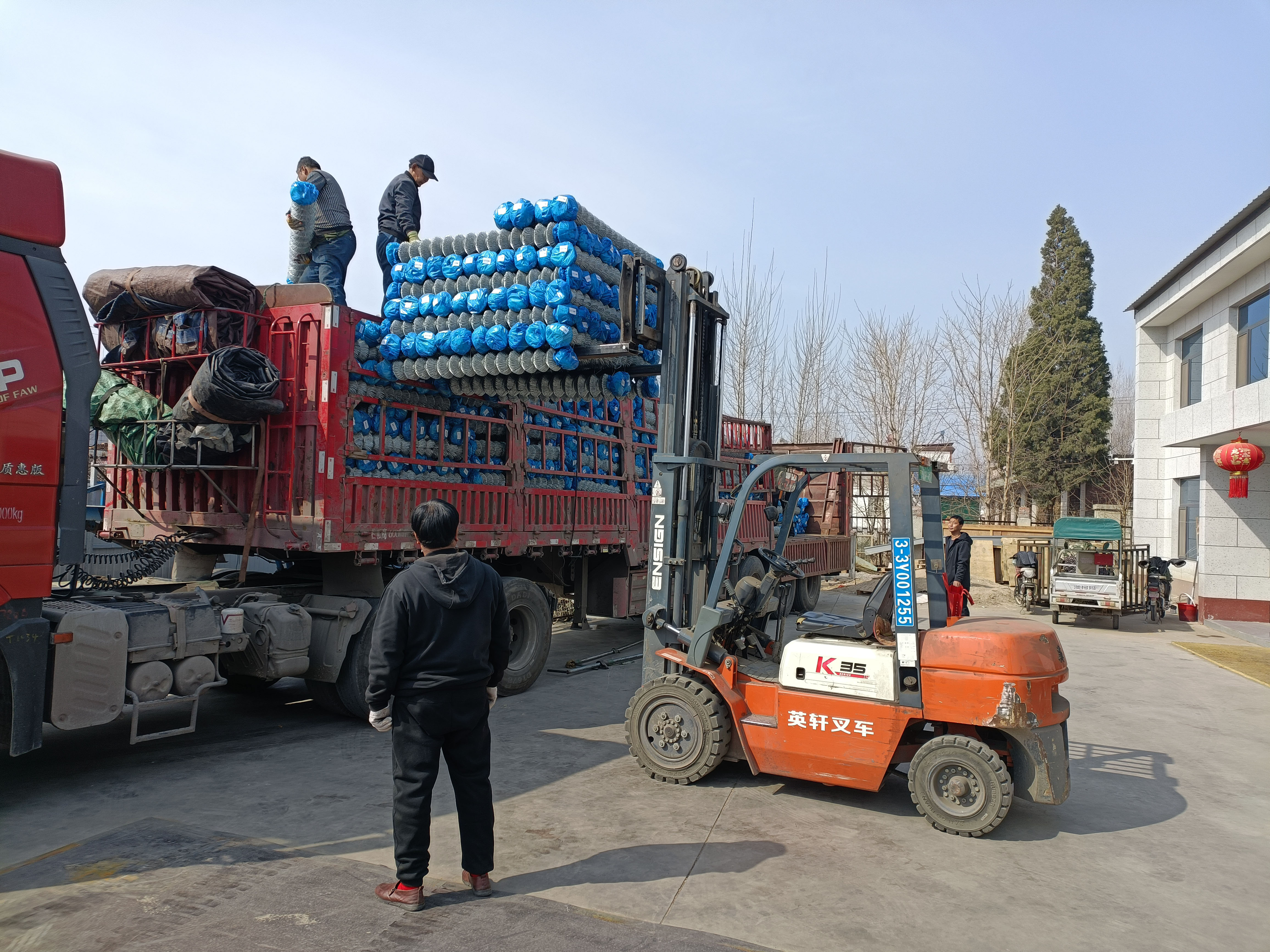 China Supplier High Quality Hot Dipped Galvanized Razor Barbed Wire Concertina Wire Fence Price Per Meter