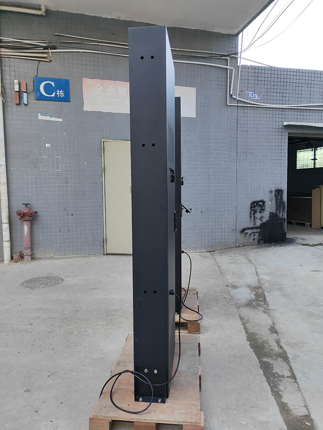 Outdoor Capacitive Touch Lcd Display 43 Inch Waterproof Digital Signage LCD Movable IP65 Poster For Business Near Me
