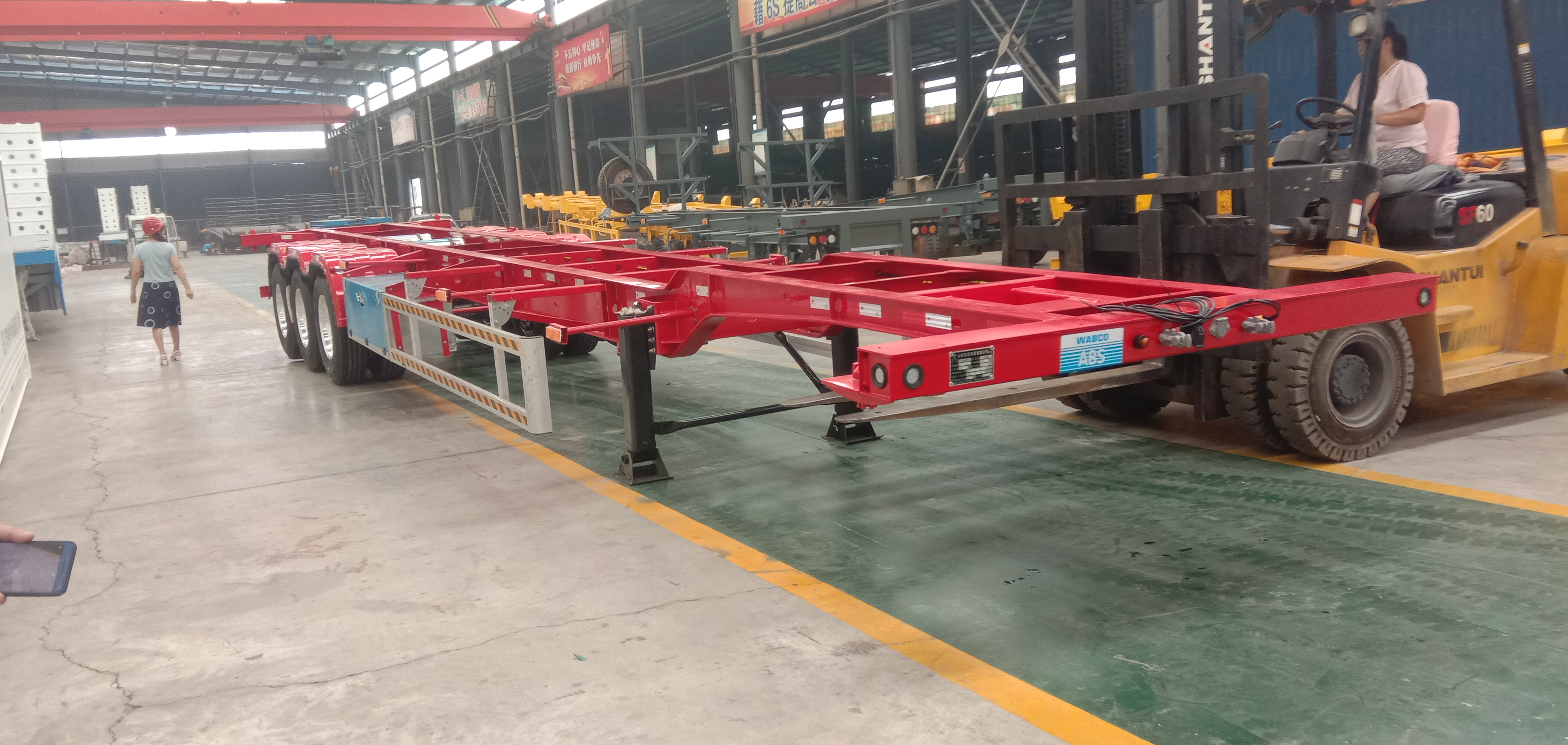 Light Tare Weight 2/3 Axles 20-40-45ft Air Suspension Container Chassis Semi-Trailer