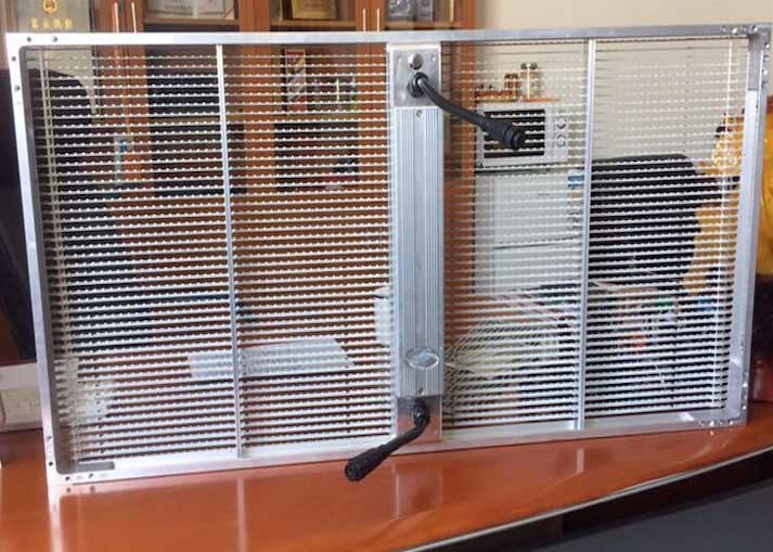 80% High Transparency High Brightness Glass Wall Led Screen 5 X 8mm