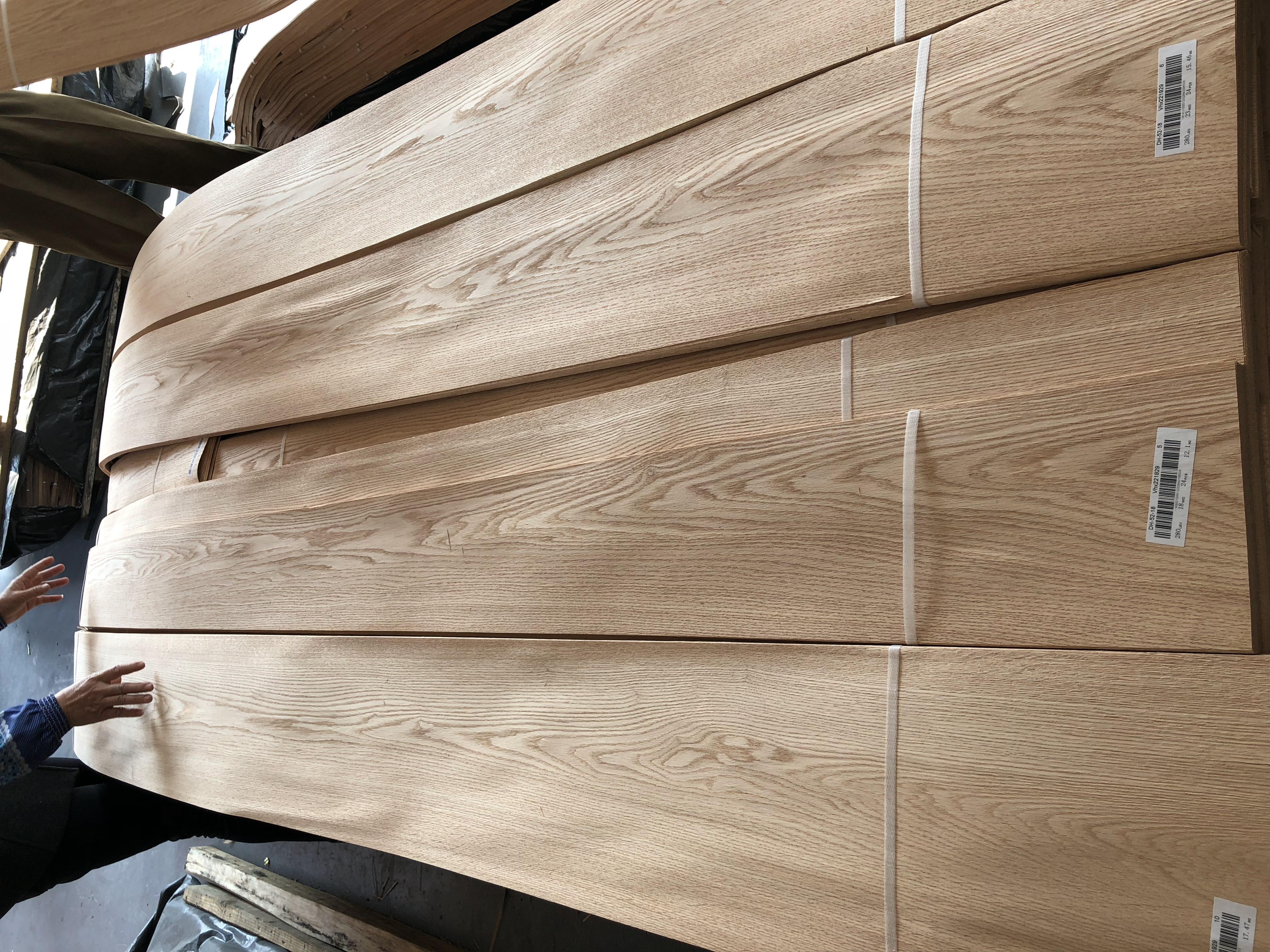 Hot Sale Natural Red Oak 0.3mm/0.45mm/0.5mm/0.6mm Oak Veneer Sheet Red Oak Wood Veneer