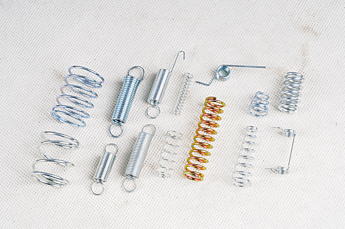 High Precision Stainless Steel Springs with Double Hook/suspension springs for children's toy vehcile