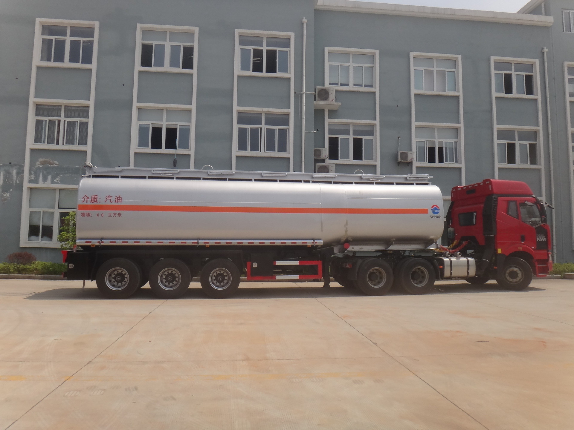 Carbon Steel Tank Truck Trailer For Oil Transportation ISO Standard