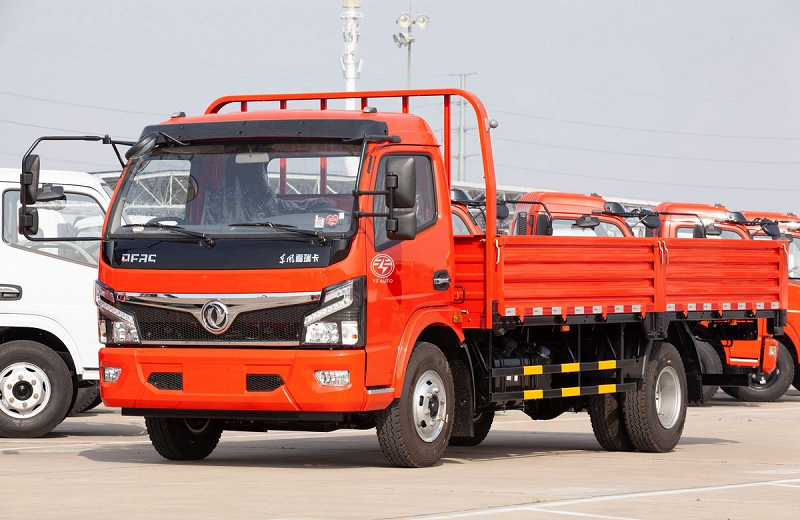 Dongfeng 4X2 Single Cabin Mini Cargo Truck with Yuchai Engine and Manual Transmission