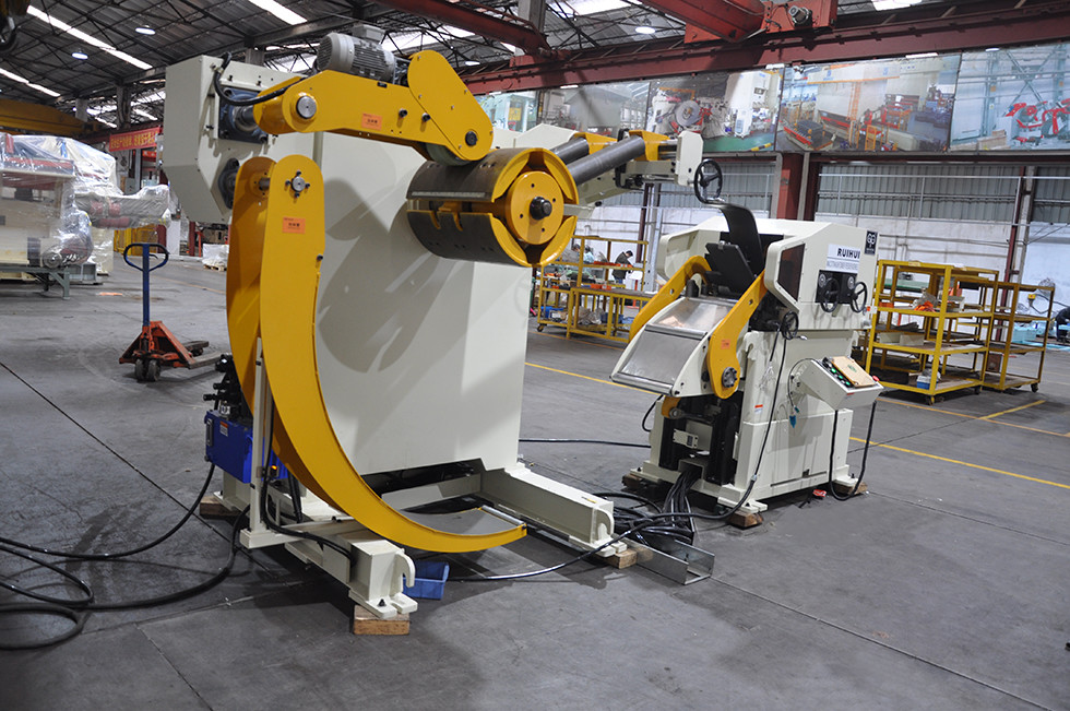 Fully Automatic Coiling Handling Process Roll Feeder Straightener Decoiler Line