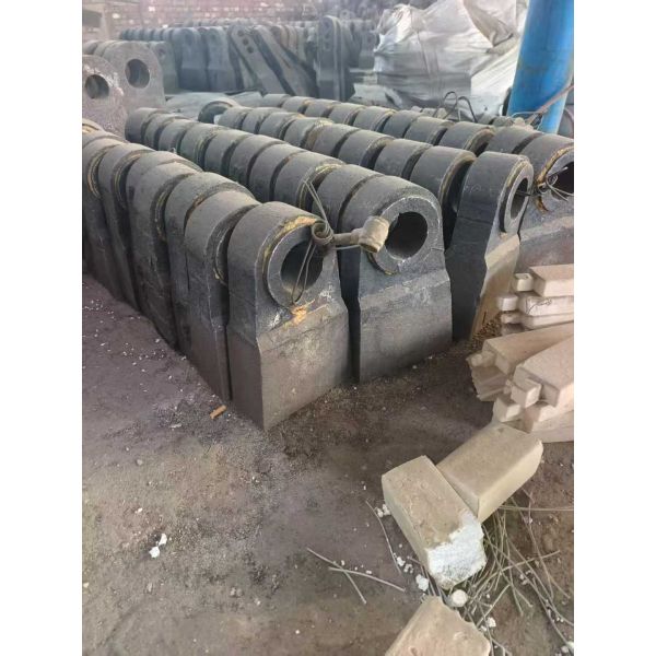high manganese steel wear-resistant hammer-a crushing tool specially designed for harsh working conditions.
