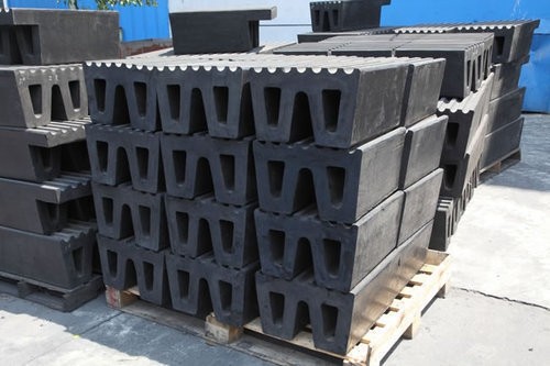 SUS316 Accessories Ship Protecting Ship Rubber Fender Customized Sizes