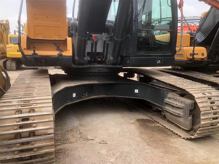 Shanghai's Best Deal Original Used Hyundai 300 Excavator with 29700KG Operating Weight