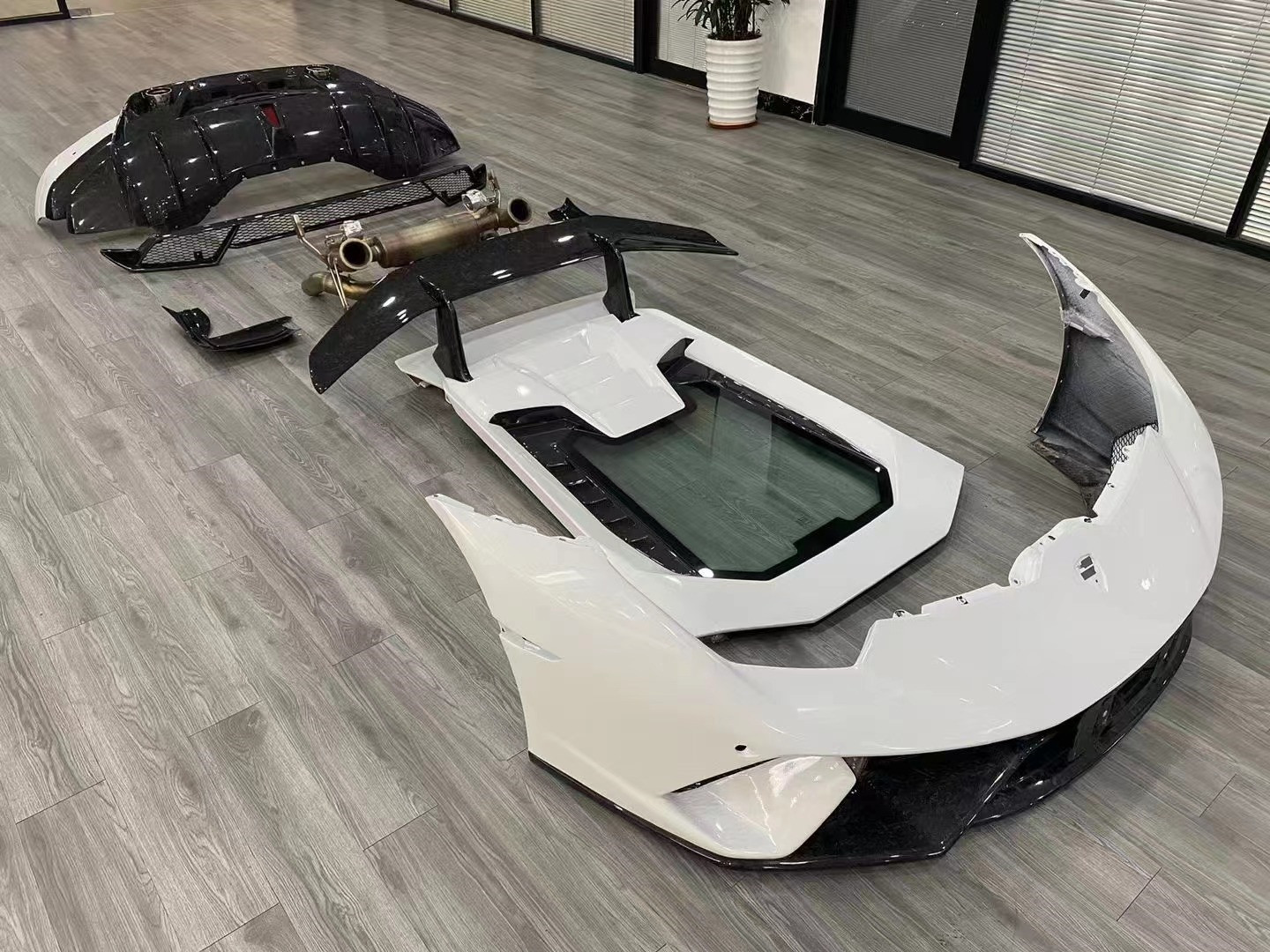 For Lamborghini LP580 LP610 Carbon Fiber Body Kit LP580 LP610 Upgraded LP640-style Front and Rear Bumper Spoiler Hood