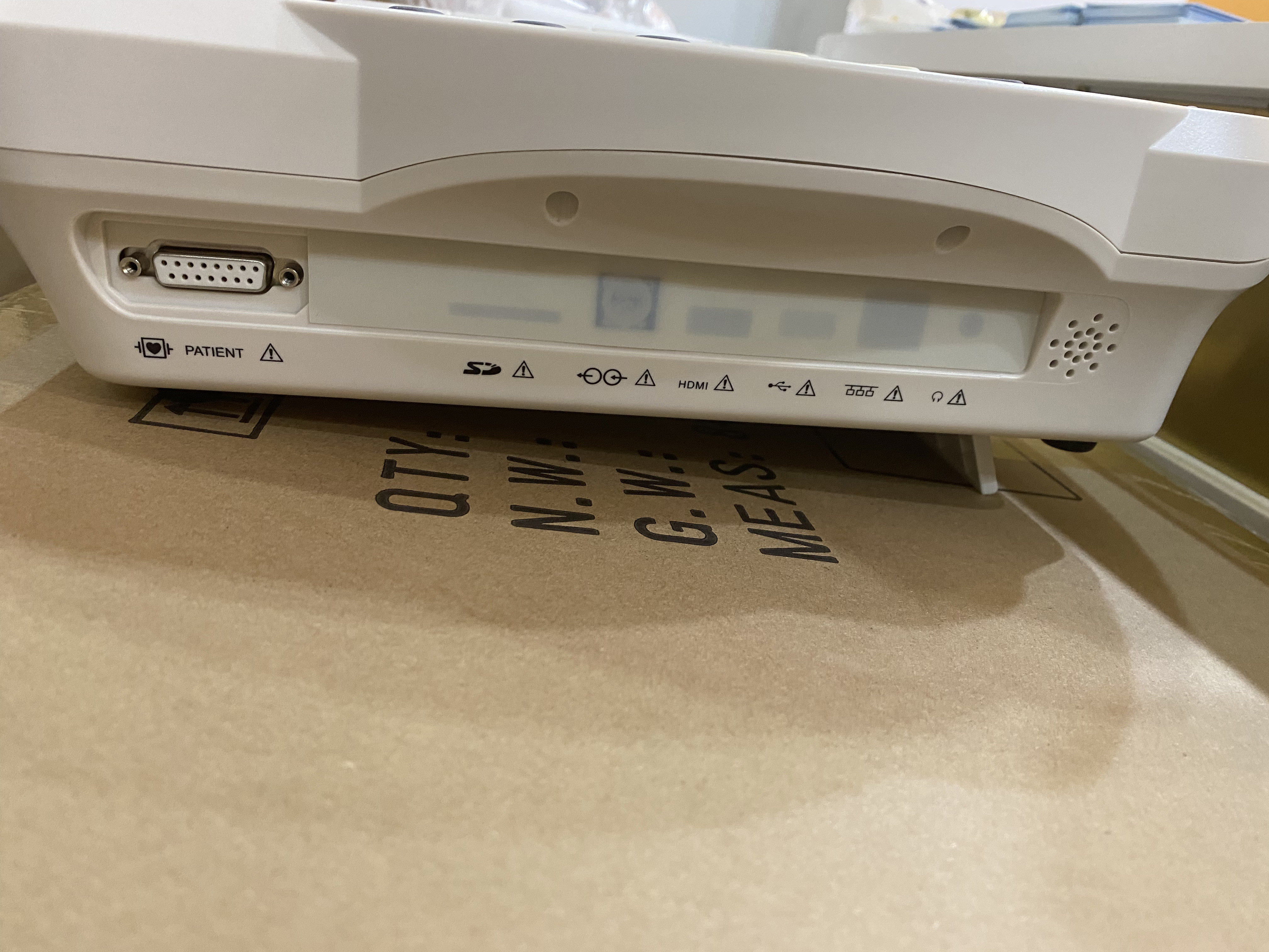 High Resolution Digital 12 Channel Portable ECG Machine With LCD Display