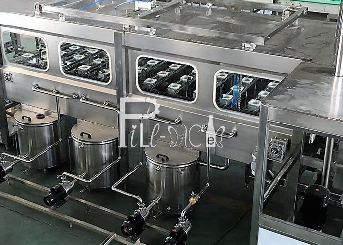 Drinking Water 3 In 1 1000BPH Mineral Water Bottling Machine