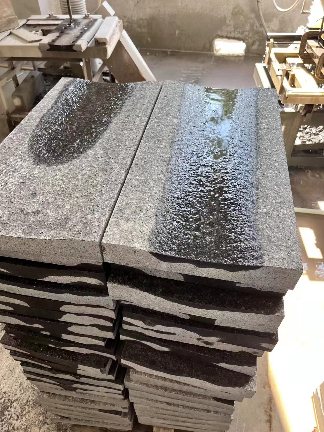 Beveled G623 Granite Stone Slabs Natural Black Granite Table Top Slab