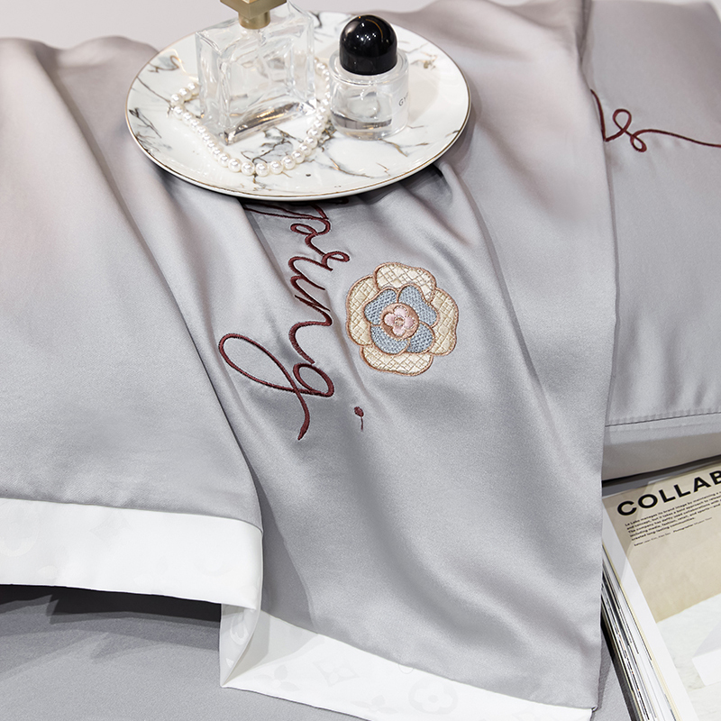Light Summer Quilt Set Of 4-piece Sheet Luxury Bedding Set With Cold Advantage 2.5-3 kg