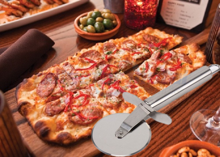 Custom SS304 Stainless Steel Kitchen Tools Pizza Cutter With PP Wooden Handle