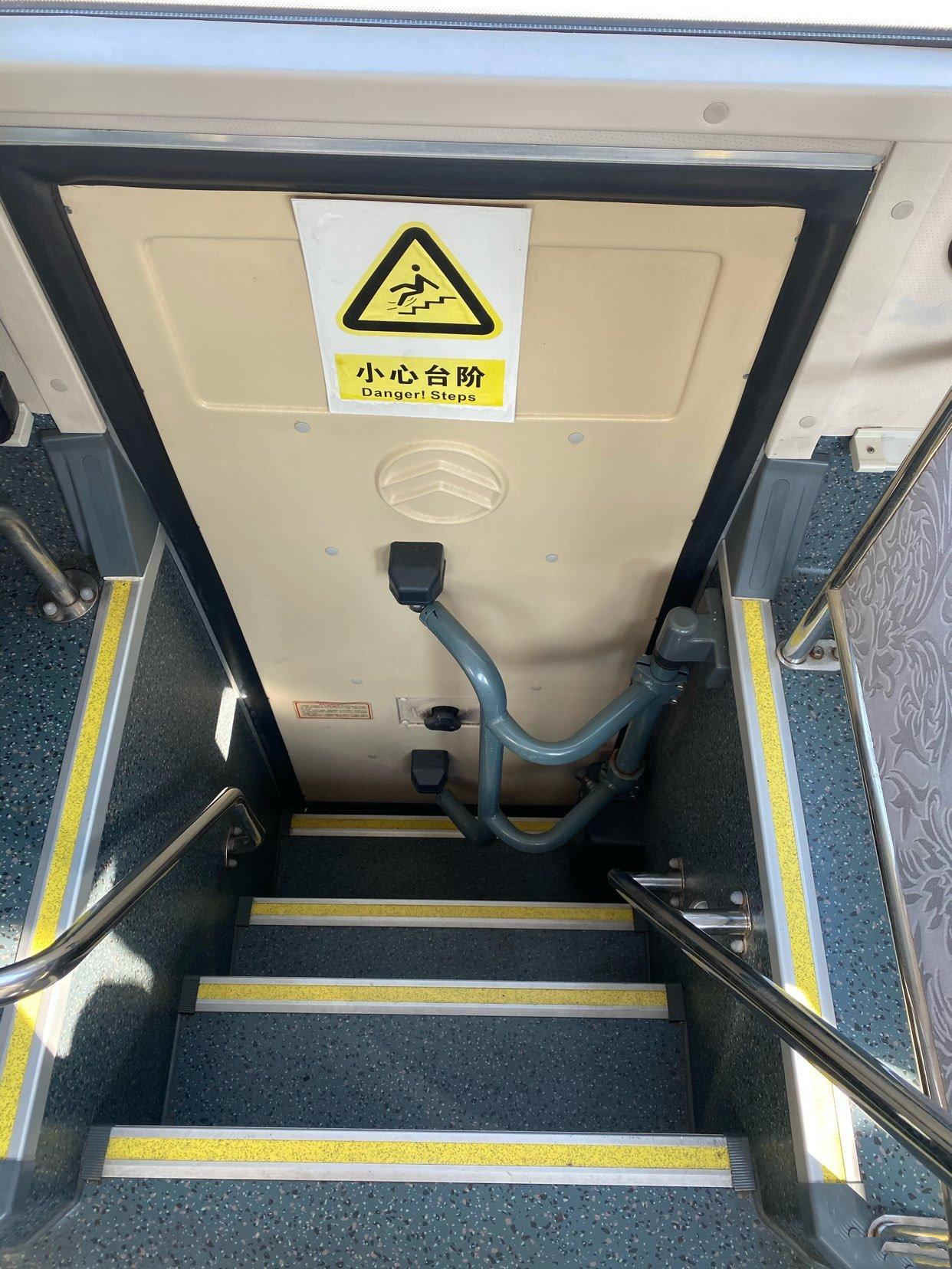 Golden Dragon Bus Coach XML6113 Vip Luxury Bus 49 Seats Passenger Bus Seat Cover