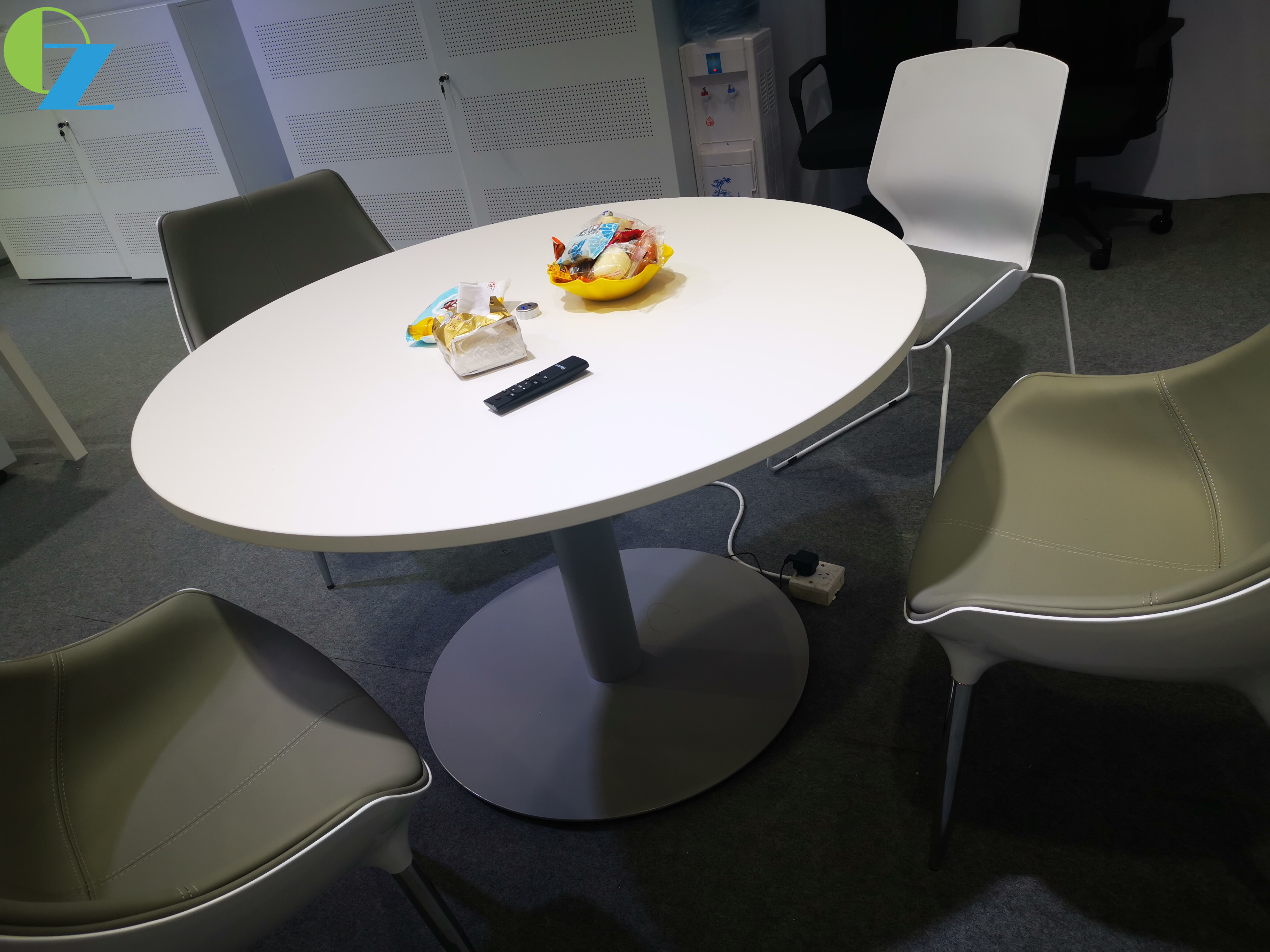 White Round Or Square Meeting Table Coffee Table And Negociation Desk