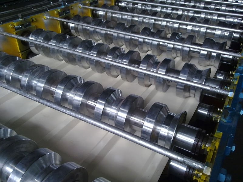 High Efficient Metal Roofing Roll Forming Machine , Colors Galzed Metal Sheet Roll Forming Equipment