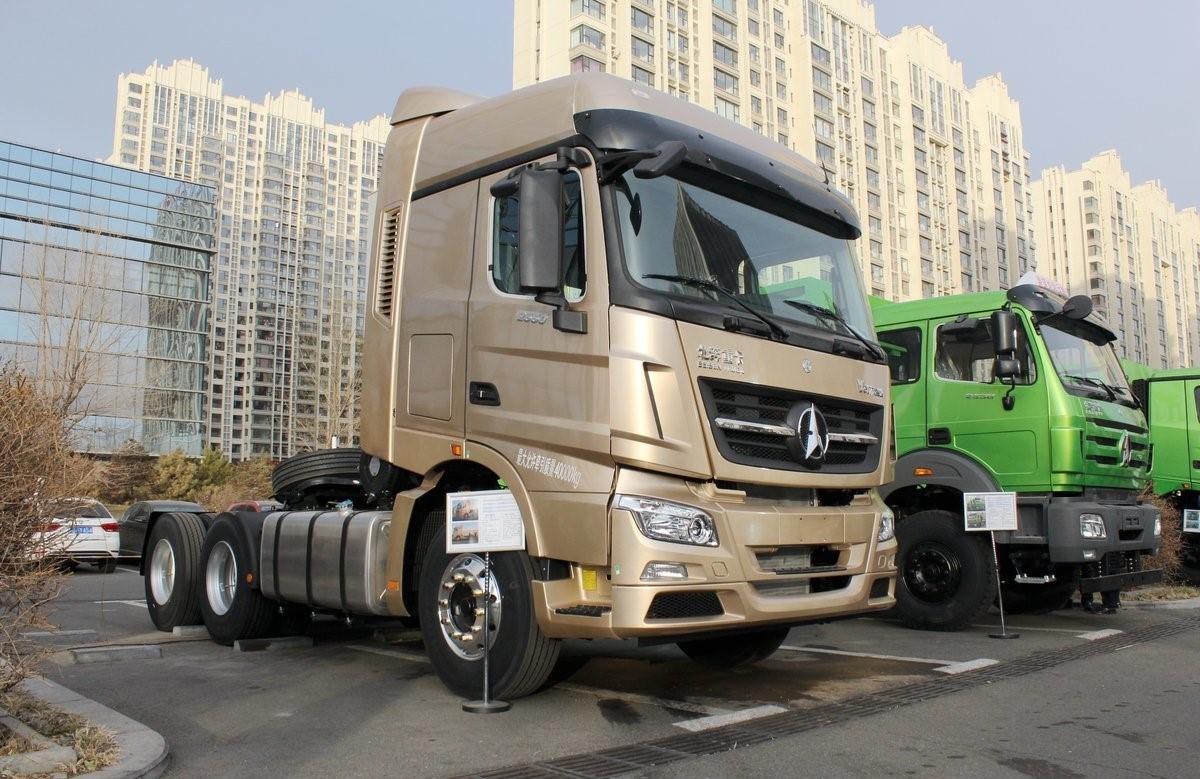 High Efficiency Brand New Beiben 6x4 4x2 380hp Tractor Head Truck Engineering Transportation