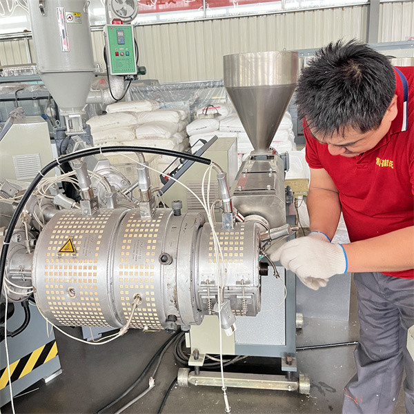 150-250kg/H PP PE HDPE Pipe Machine Plastic Water Pipe Manufacturing Machine