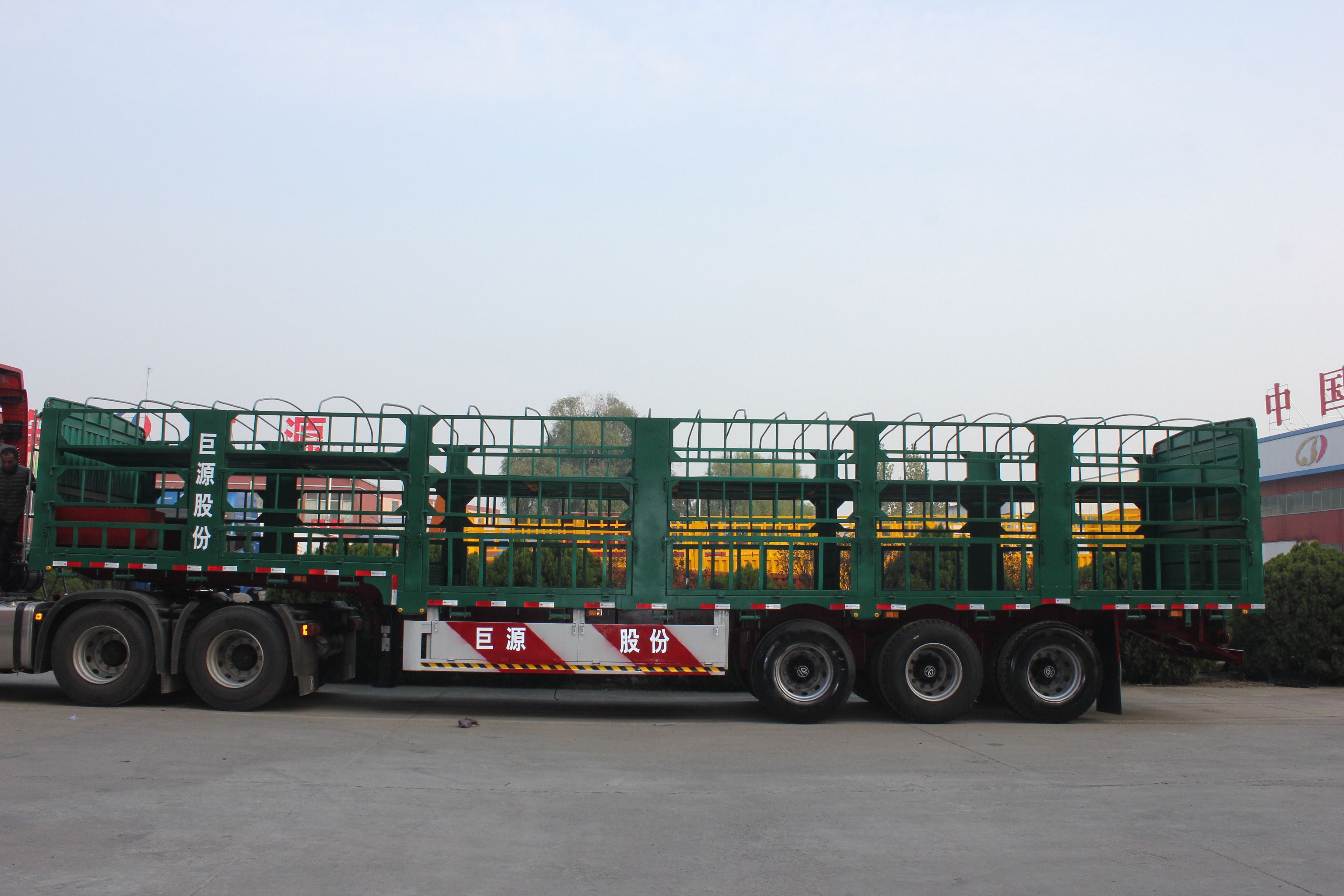 3 Axles Fencing Livestock Horse Carriage Semi Trailer in Liangshan With High Capacity