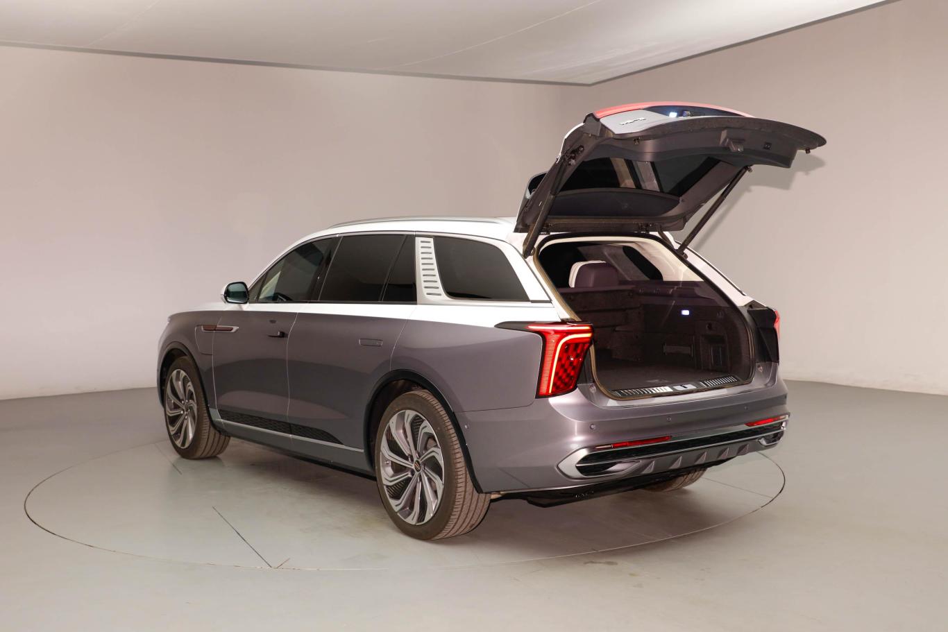 In Stock Hongqi E-Hs9 New Or Used Chinese New Electric Car With 4WD Motor 6 Seats 690km Hongqi E-Hs9