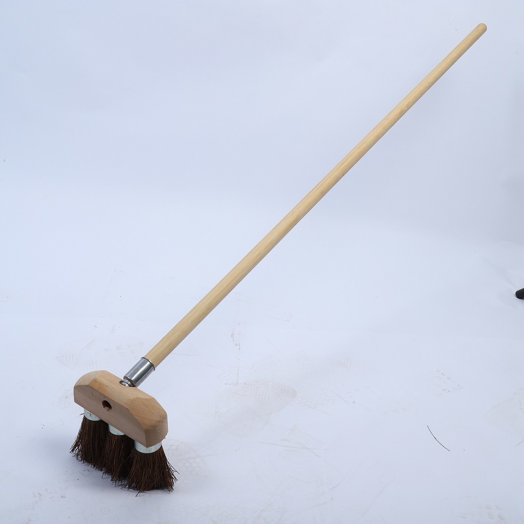 Natural Tampico Hardwood Tampico 3-Knot Ferrule Roof Brush