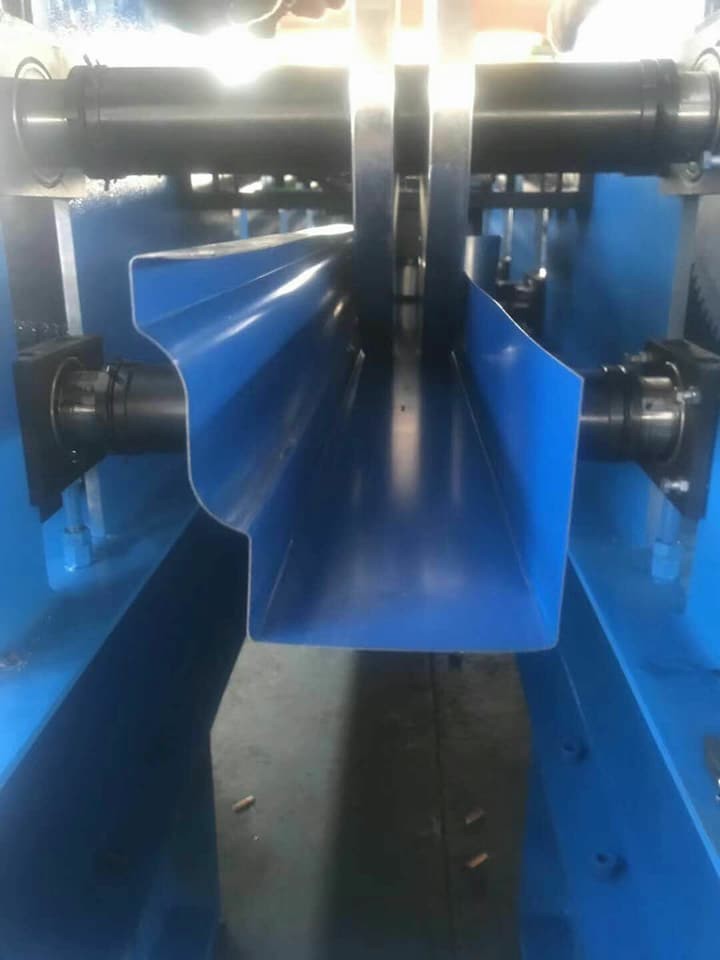 Gear Box Drive Round Water Pipe Forming Machine Locked Metal Gutter Making Machine
