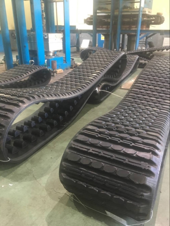 Asphalt Pavers Harvester Rubber Track Pads Construction Machinery Spare Parts