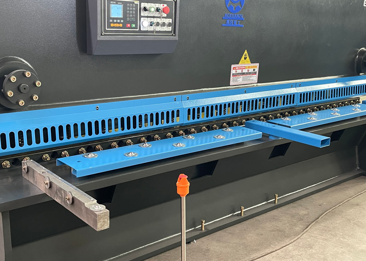 QC12K-16*3200 Professional Hydraulic Guillotine Shearing Machine with Automatic Blade Gap Adjustment