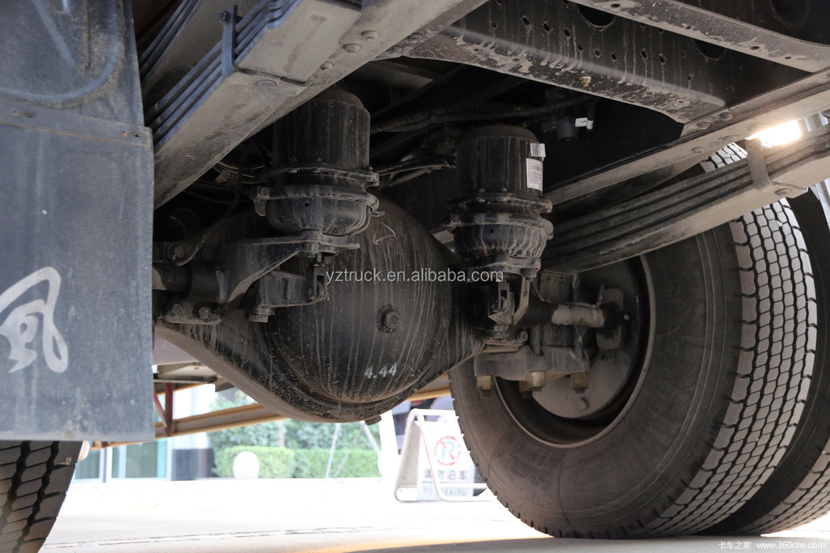 Dongfeng 4x2 Cargo Truck Van with 8.67 Ton Loading Capacity and Cummins 245 Hp Engine