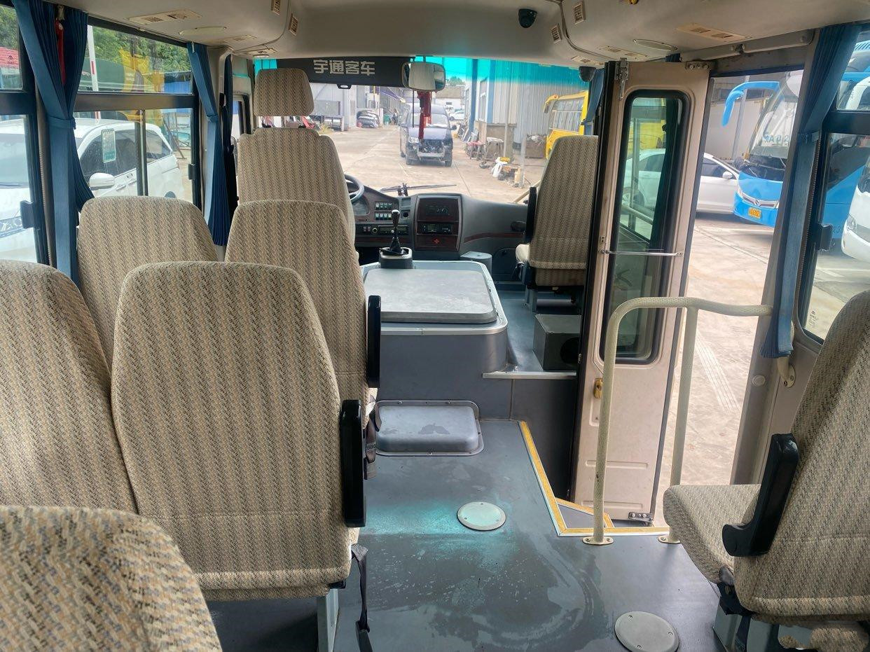 Zk6608d Used Mini Bus Yuchai Engine 85kw Yutong Coach Euro IV Left Hand Drive