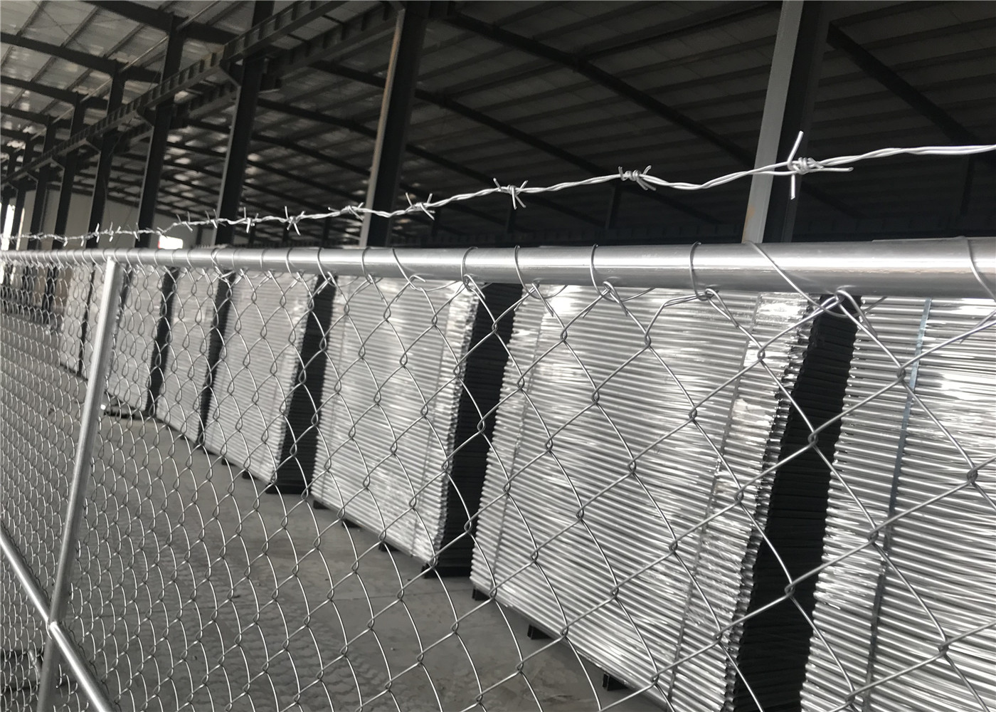 8'x12' chain link fence panels for semi contruction site mesh 3" x 3" x 12gauge ASTM392 hang with barb wire