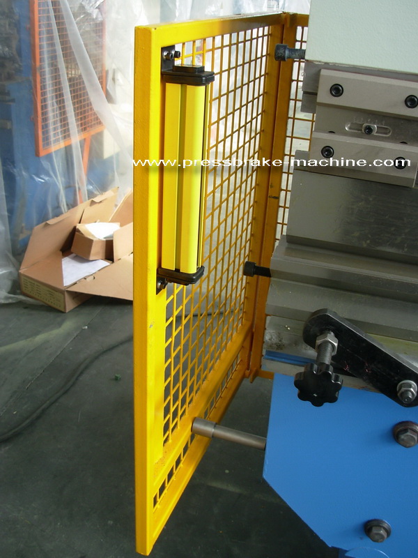 Press Brake Dies WC67K Hydraulic Sheet Metal Press Brake Bending 2 Axes Control