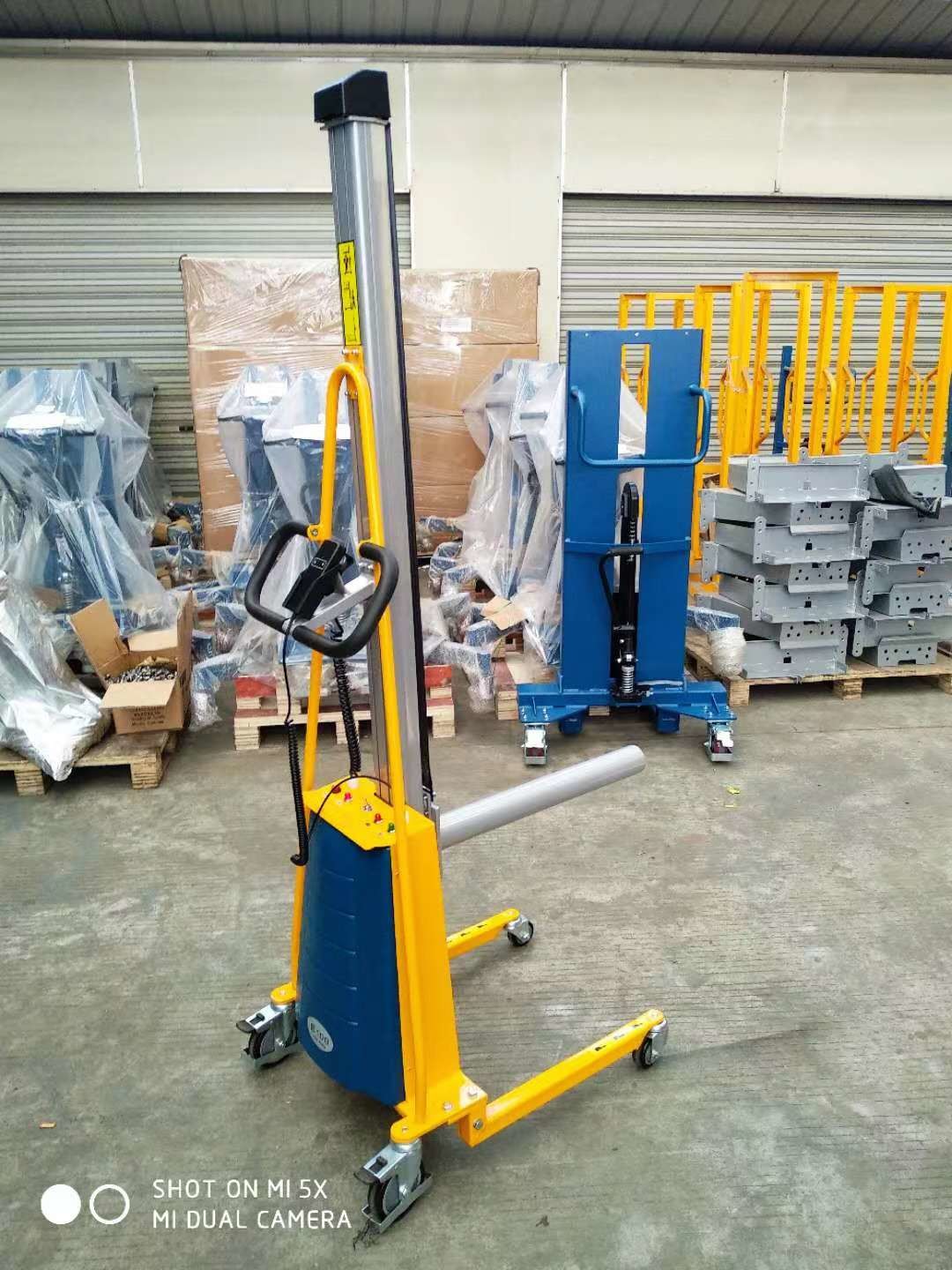 Battery Powered Electric Office Work Positioner Lift Truck 330 Lb 220 Lb Capacity For Warehouse