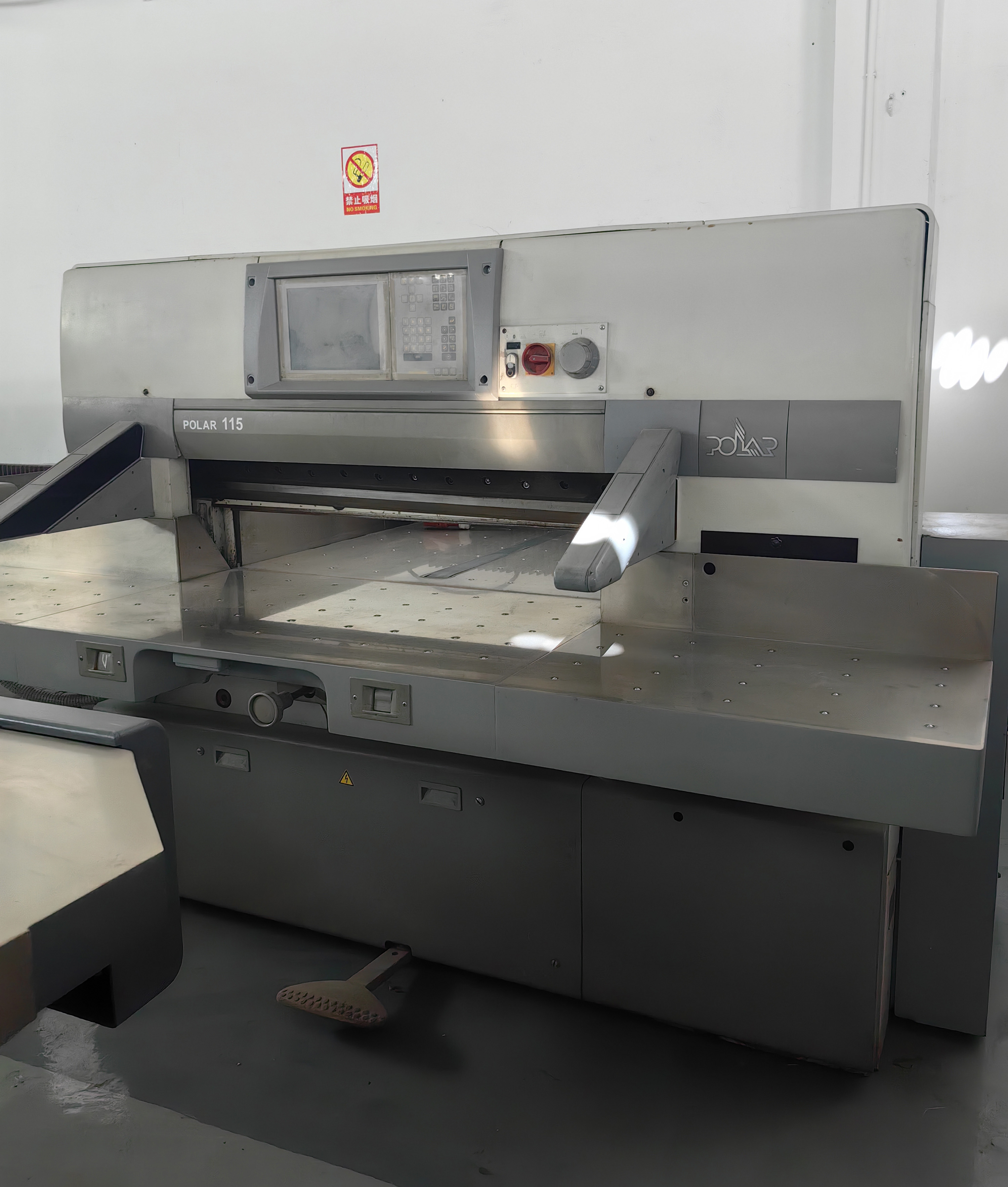 Video Technical Support Polar Attaching Machine for Smooth Paper Cutting Process