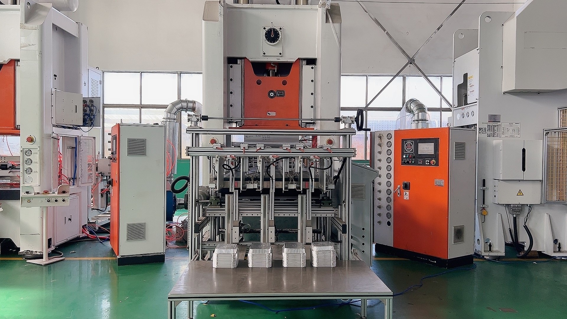 Mitsubishi PLC Control 4 Cavities "H" Columns Aluminium Food Container Making Machine 80Ton