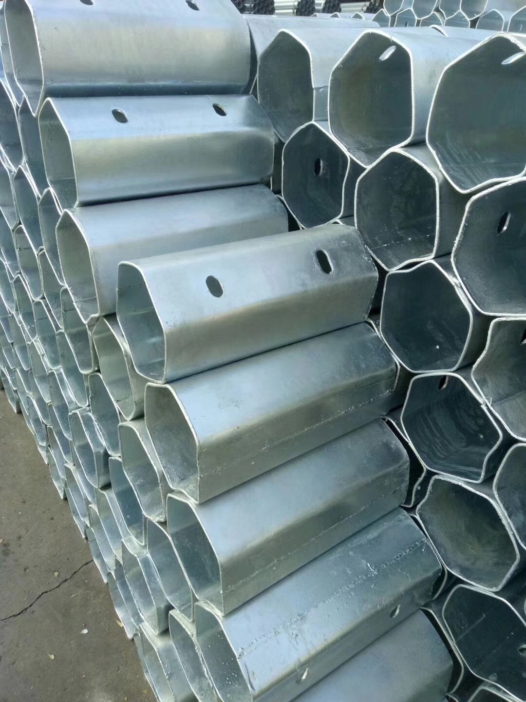 Highway Guardrail Foam Roller Fence with Q345 SJ345R Material in Customized Color