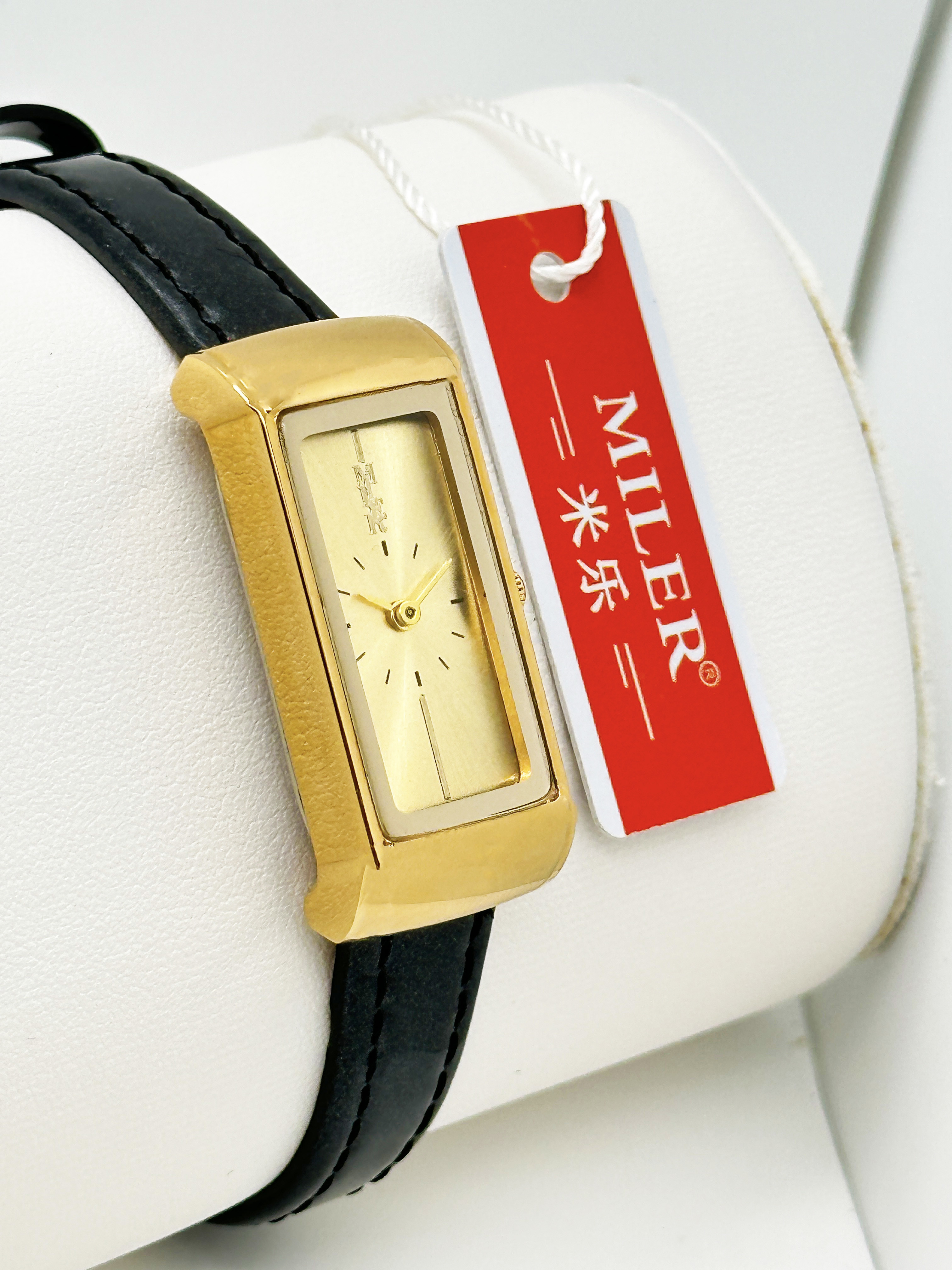 Womens Chic Quartz Watch 30mm Golden Dial Stainless Steel Case Quartz Watch