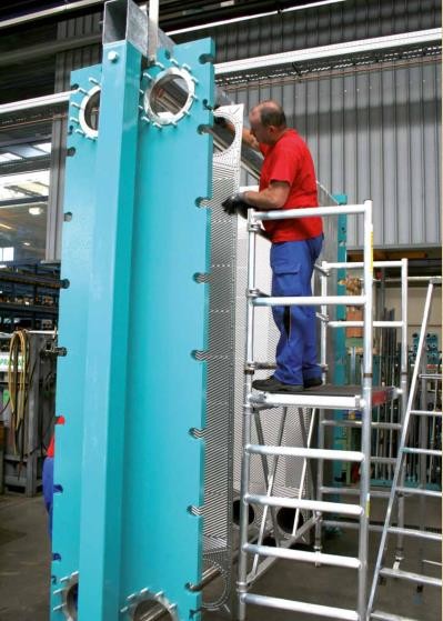 Heating and cooling thermowave plate heat exchanger