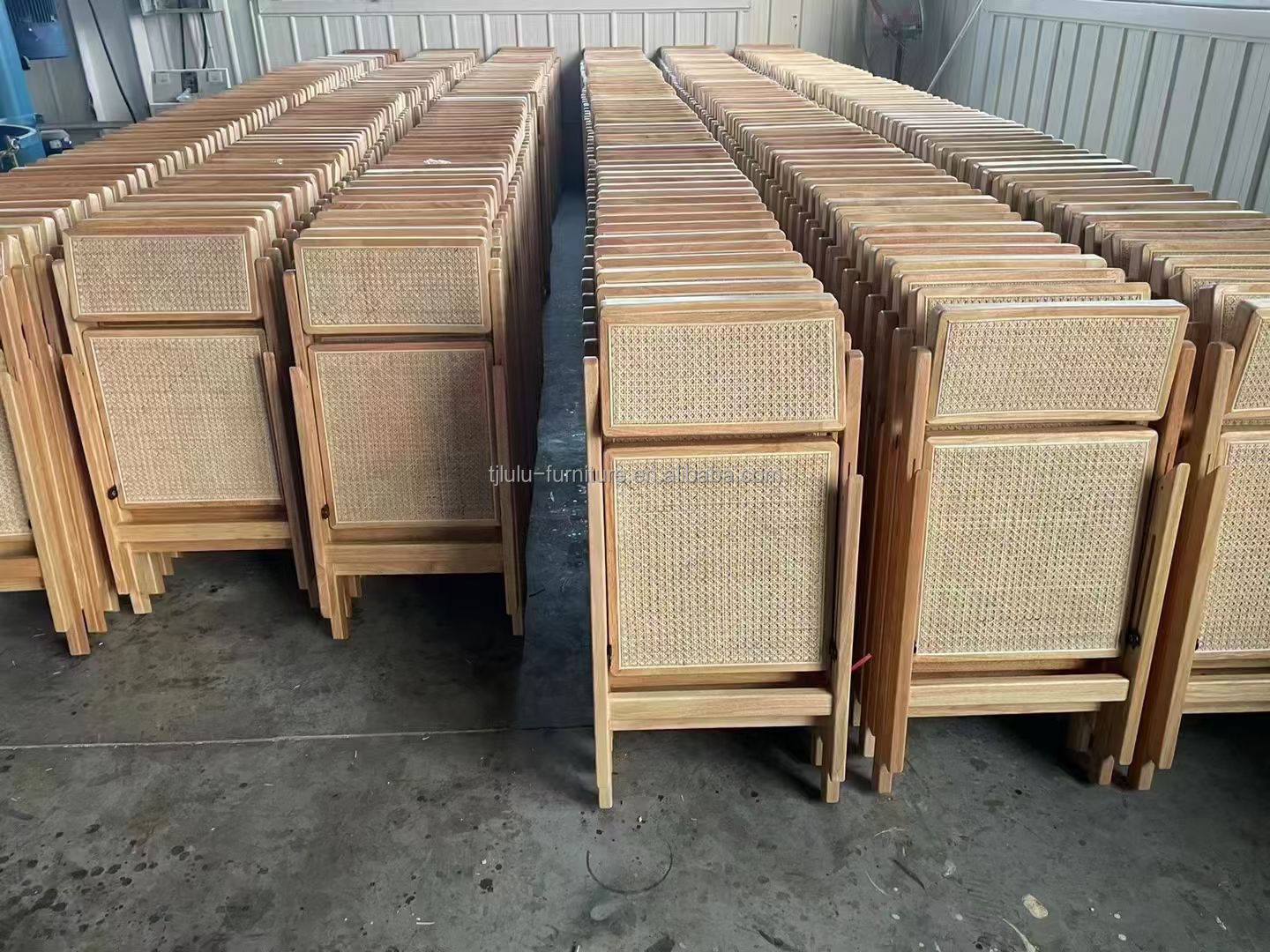 Solid Wood Rattan Frame Natual Rattan Dining Chair Folded Yes for Events in Modern Furniture Restaurant