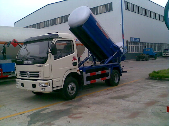Heavy combination vacuum jetting truck , high pressure cleaning and vacuum suction truck