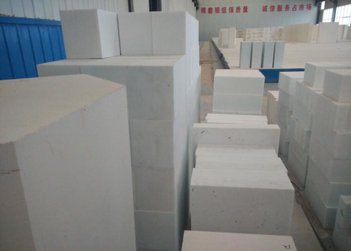 ZC-H Block Corundum Brick For Refine Crown / Feeder Roof Cover , White Color