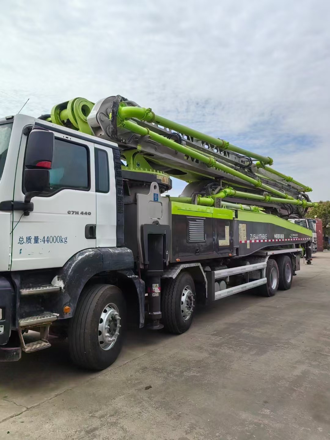 2021 Zoomlion 59m ZLJ5441THBKE Second-hand Concrete Boom Pump Truck Sitrak Chassis Diesel Power