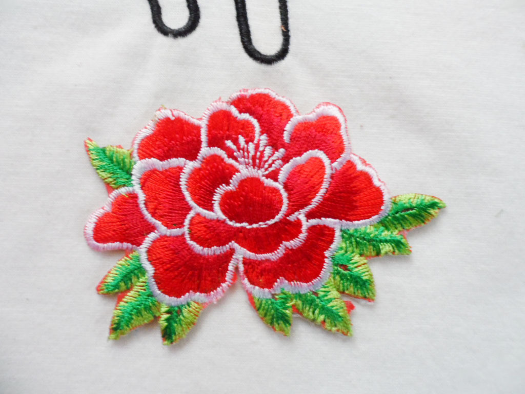 Hot Fix Motif Sliver Gold Embroidery Applique as Cross Picture