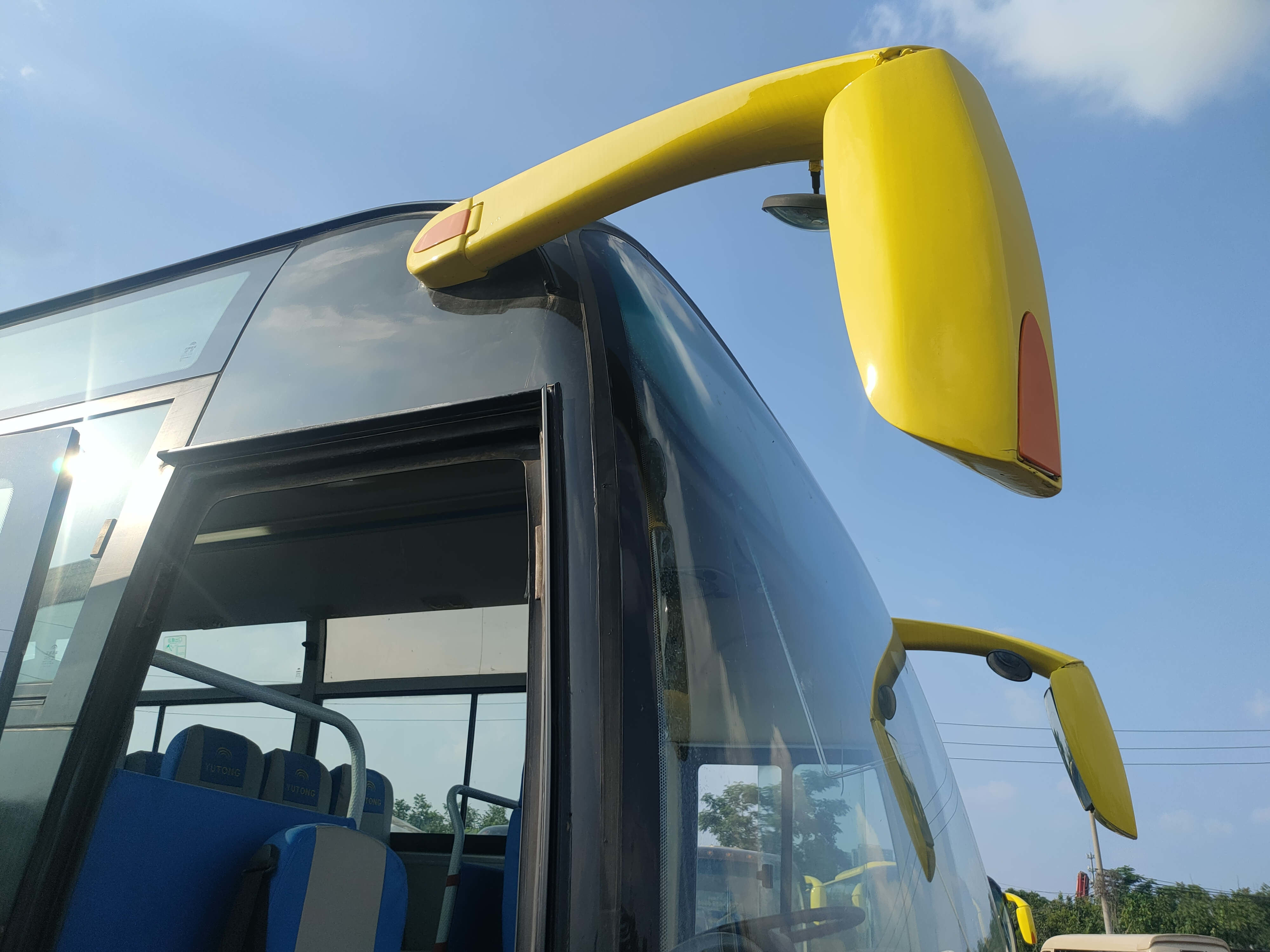2+3 Layout 60seats Used Yutong Buses Luxury Coach Africa 10 Meters Buses Air Bag Suspension ZK6110