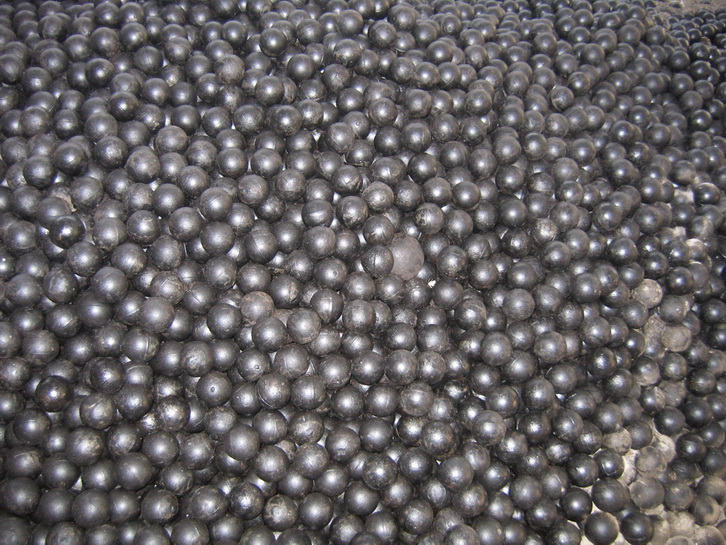 Grinding Ball Media Cast Steel Balls With Cylpebs HRC47-55 , Cr5 , Cr8