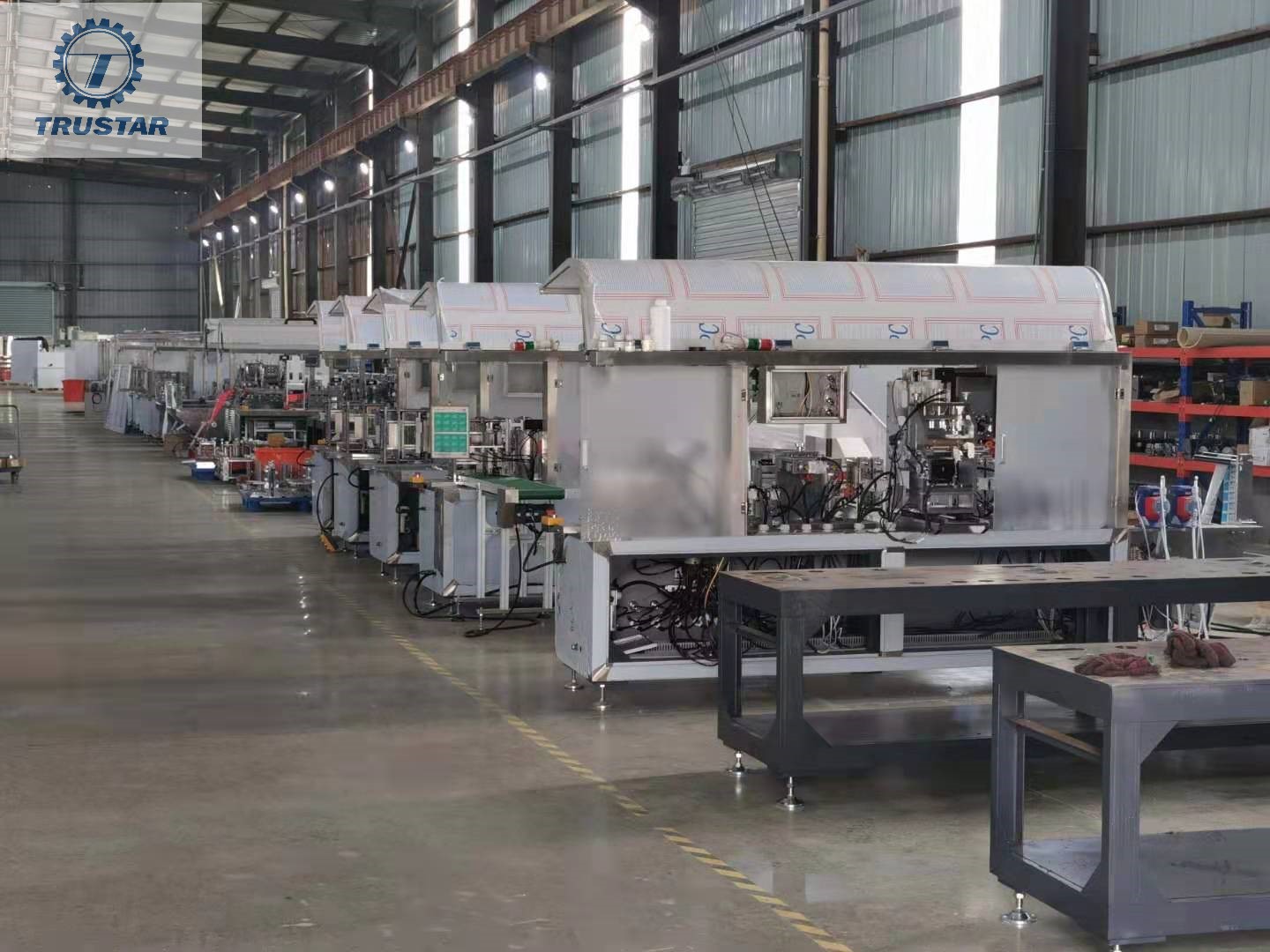 4 Sides Sealing Sachet Horizontal Flow Packing Machine，glasses lens antifog wet tissue making machine