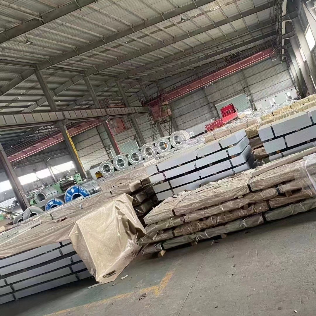 ASTM JIS Galvanized Steel Coil 0.16 - 3.0mm Z40 Hot Dipped